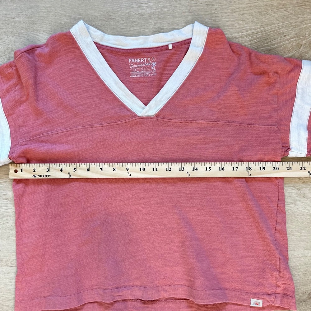 Faherty Sunwashed Organic Cotton V-Neck Top Womens Casual Size Medium Pink - Picture 8 of 11